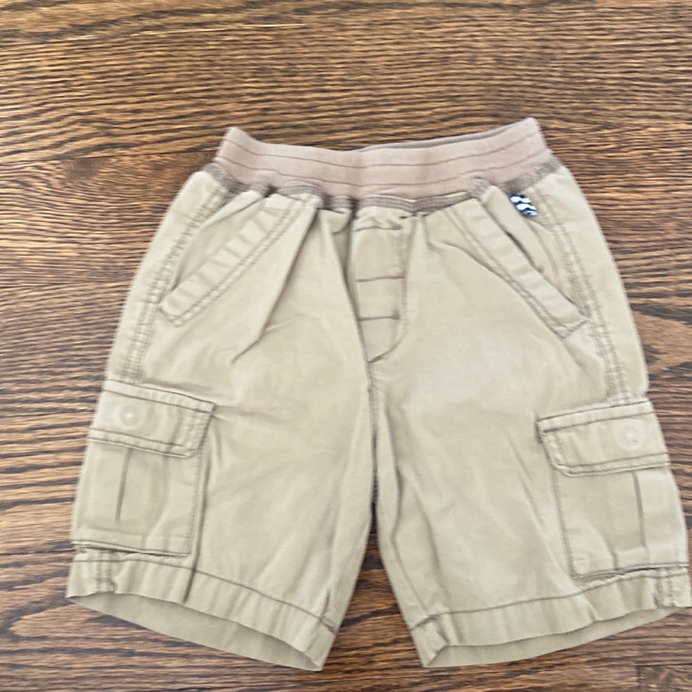 Splendid boys cargo shorts. Hundred percent cotton.